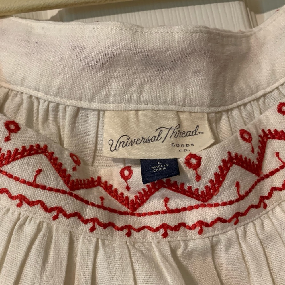 Universal Thread Embroidered Top - Picture 3 of 5